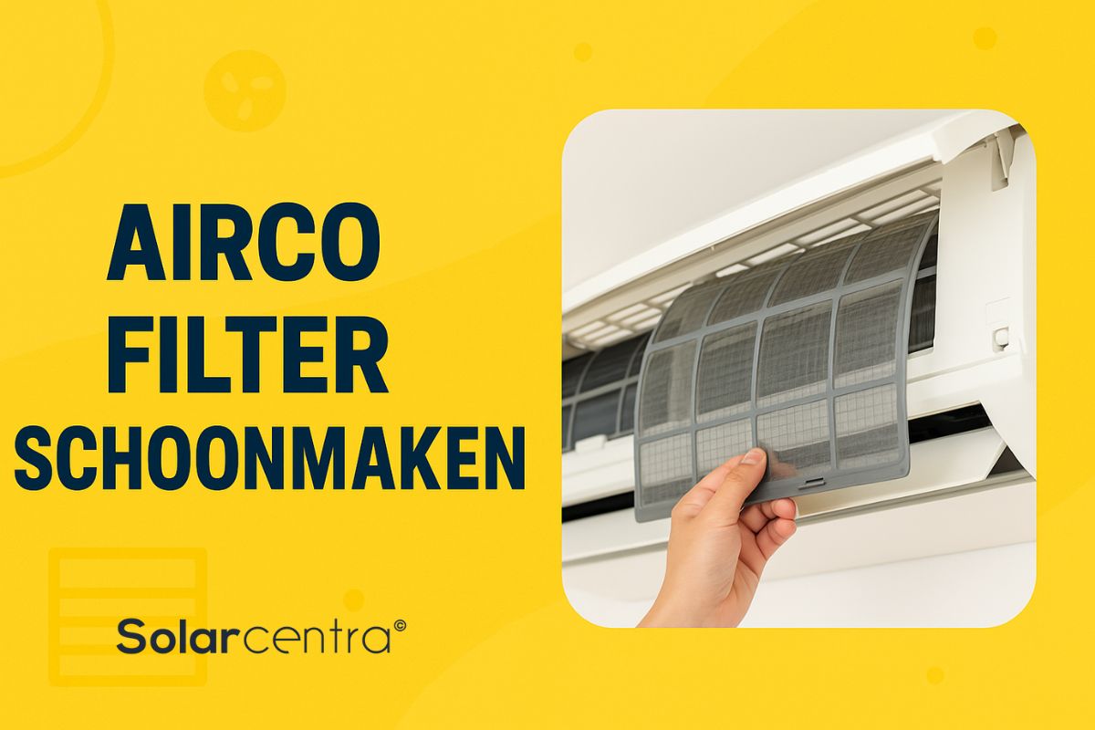 Iemand plaatst een filter in een airco met de tekst "airco filter schoonmaken" ernaast
